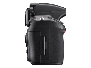 Illustration for article titled Nikon D700 DSLR Official: D3's Big Sensor In a Smaller Body for $2999